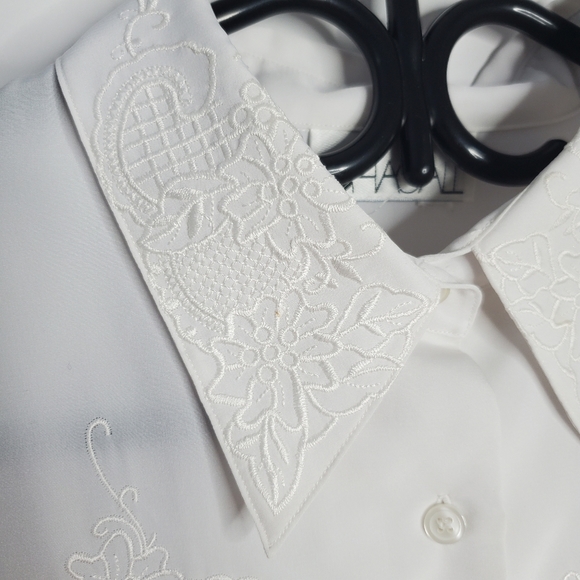 Vintage white button down shirt with embroidery - Picture 3 of 14